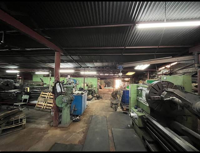 1,400M² WORKSHOP FOR SALE IN VULCANIA